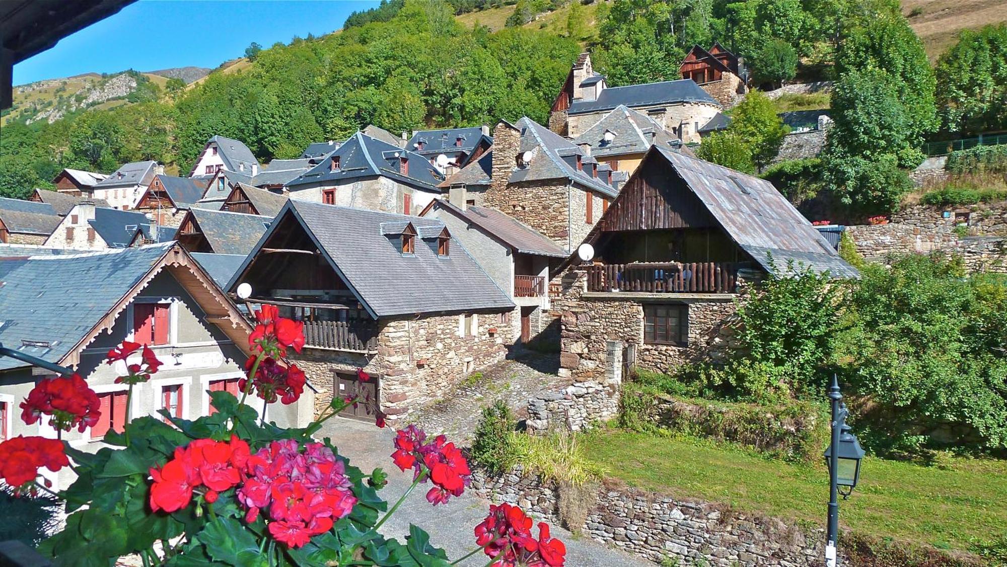 Hotel - Restaurant - Bar - Le Sapin Fleuri Bourg-dʼOueil Kültér fotó